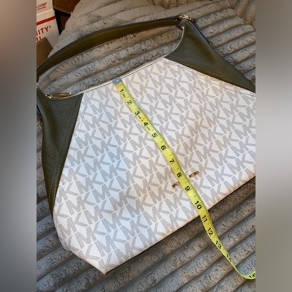 Michael Kors Aria Medium shoulder bag - Picture 10 of 11